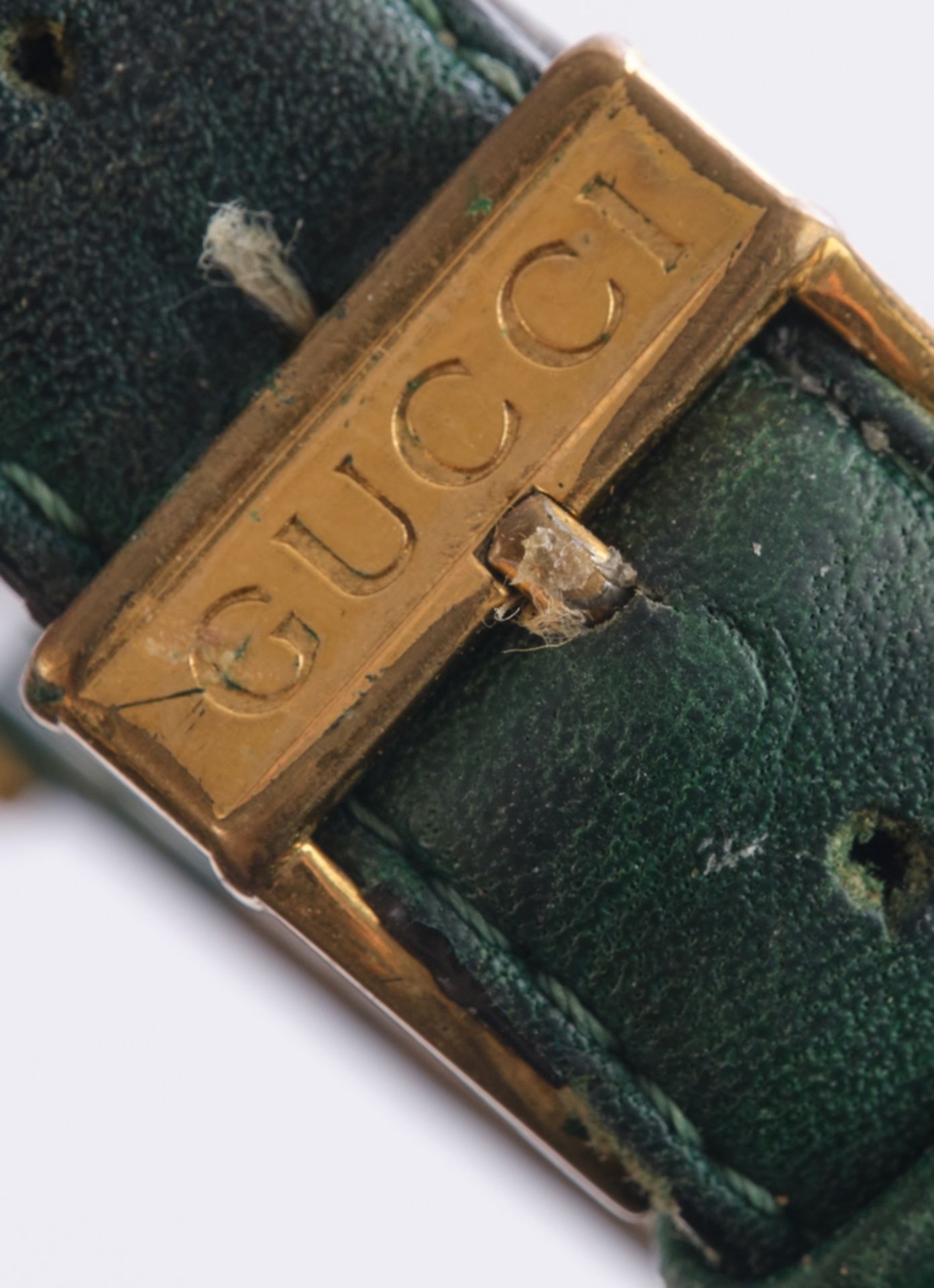 Gucci, Herrenarmbanduhr Ref. 3000.2.11, Gehäuse vergoldet mit römischen Ziffern, grünes Lederarmban - Image 4 of 5