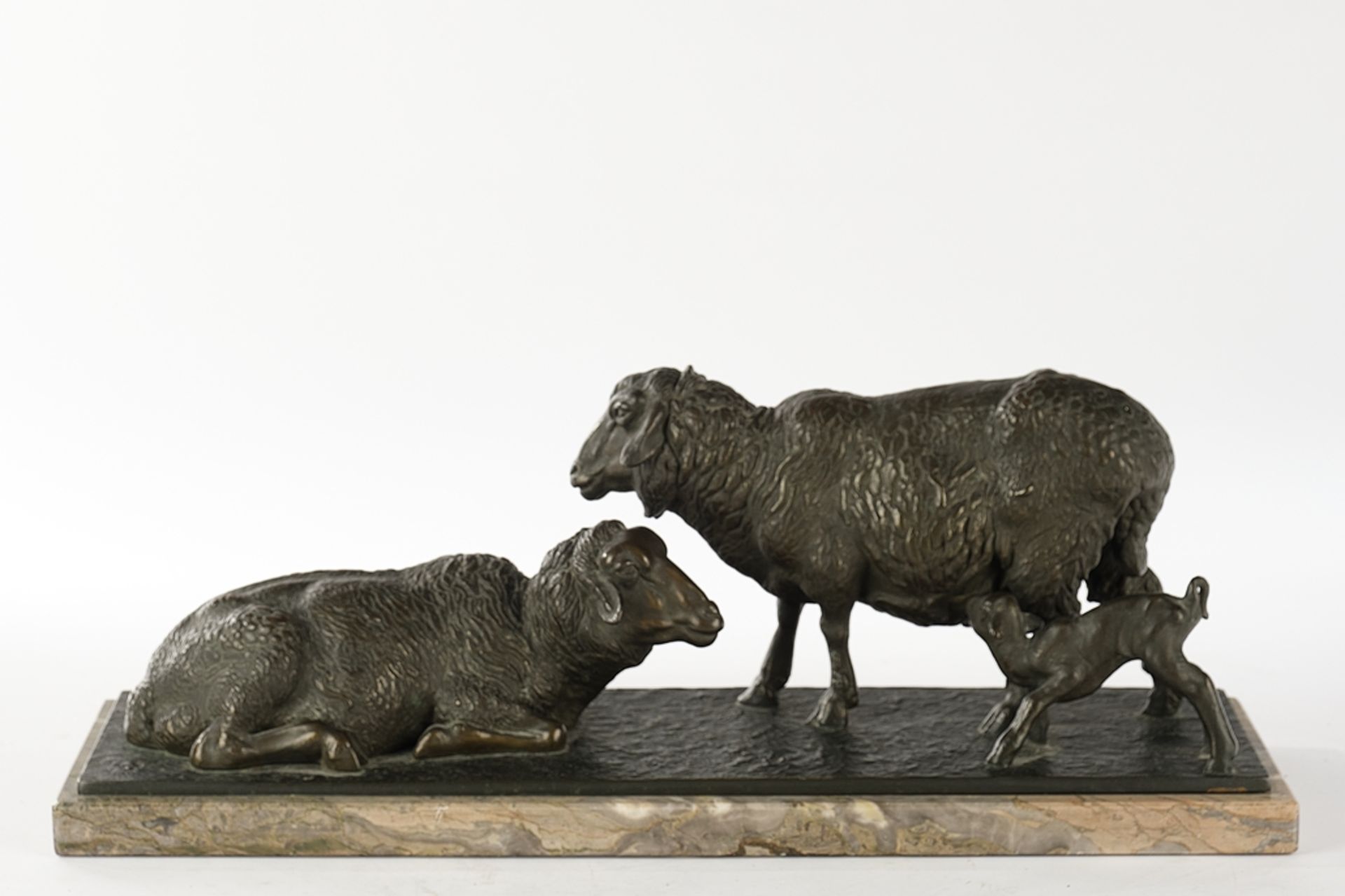 Bronze, "Zwei Schafe mit Lamm", H. 20 cm (inkl. Marmorsockel) - Image 3 of 4