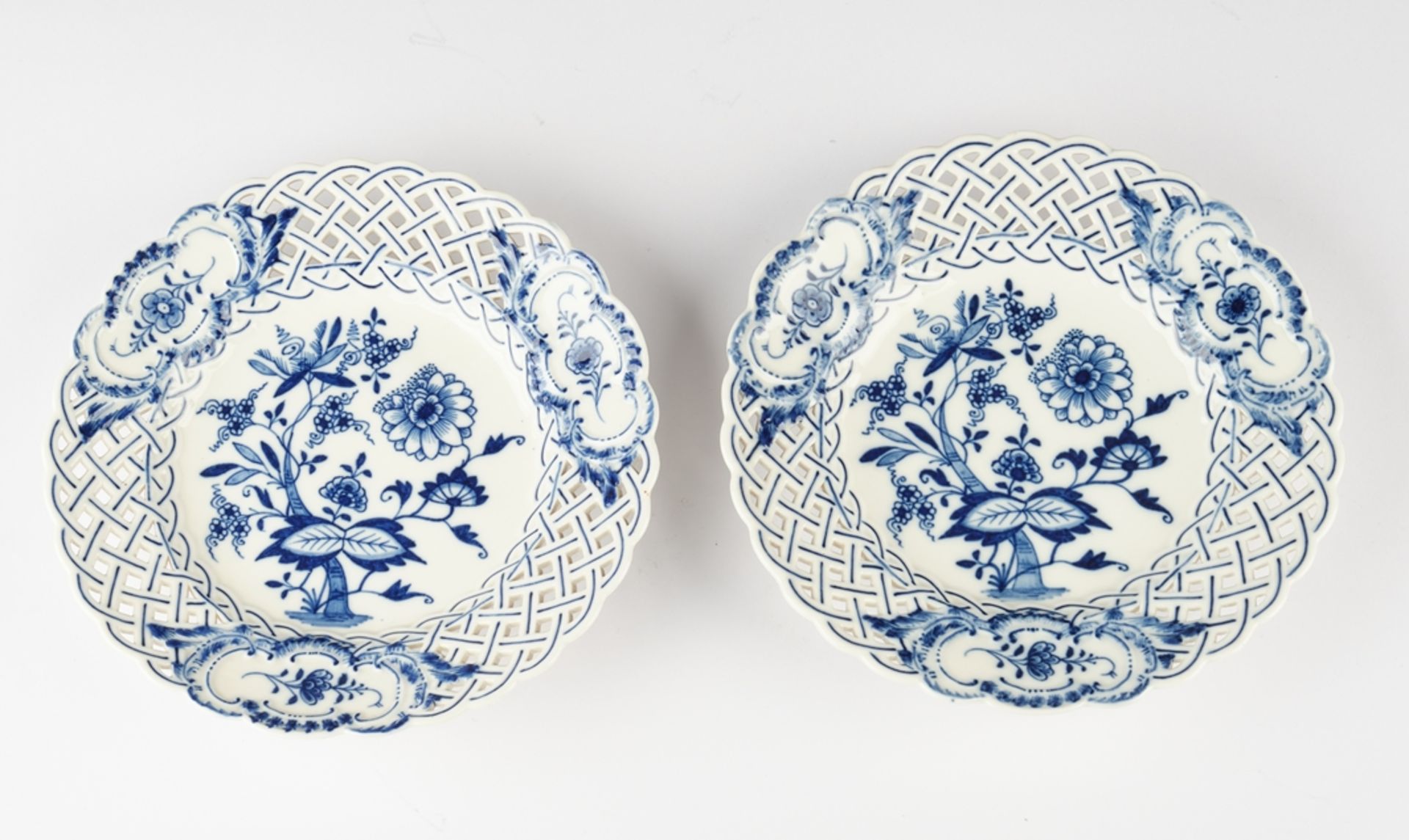 Paar Durchbruchteller, Meissen, Schwertermarke, 1850-1924, 1. Wahl, Zwiebelmuster, ø 20.5 cm