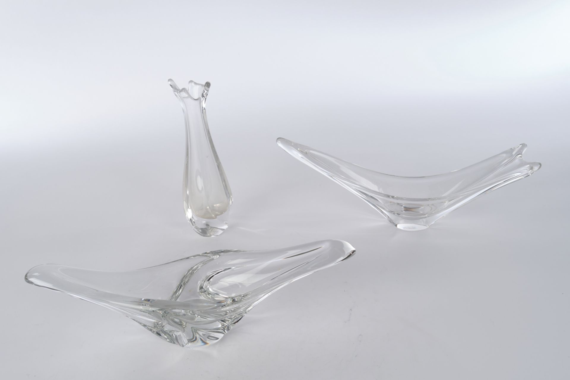 2 Schalen, Vase, Daum, Kristallglas, farblos, verschiedene biomorphe Formen, je bezeichnet Daum Fra - Bild 2 aus 2