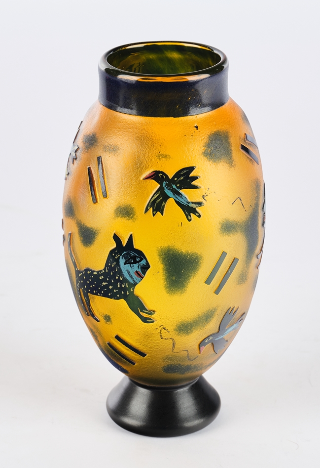 Ulrica Hydman-Vallien, Kosta Boda, Vase, Studioglas, Unikat, bauchige Form, erhabene Tierfiguren, p - Image 2 of 3