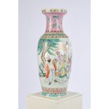 Vase, China, neuzeitlich, Porzellan, Balusterform, polychrom, schauseitig acht Unsterbliche unter B