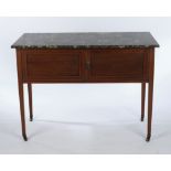 Englische Anrichte / Sideboard, wohl 1. Hälfte 20. Jh., Mahagoni, zweitüriger Korpus mit grau-gemas