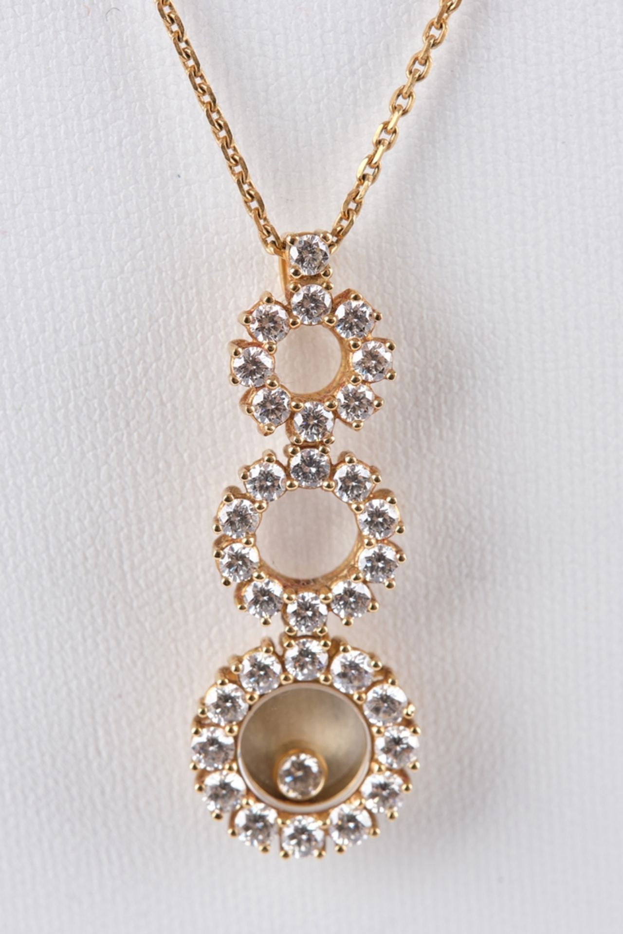 Collier, Chopard, Happy-Serie, drei Kreise, GG 750, 31 Brillanten, 1 'tanzender' Brillant, Anhänger - Image 2 of 3