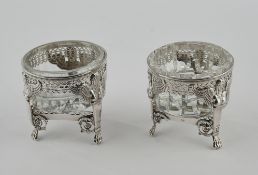 Paar Gewürzschalen, Silber, Frankreich, Ende 18. Jh., Ambroise Mignerot, geflügelte Frauenköpfe auf