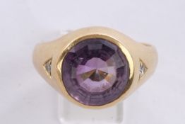 Herrenring, GG 750, Amethyst, seitlich je ein Brillant zusammen. 0.05 ct., Gesamtgewicht ca. 12.8 g