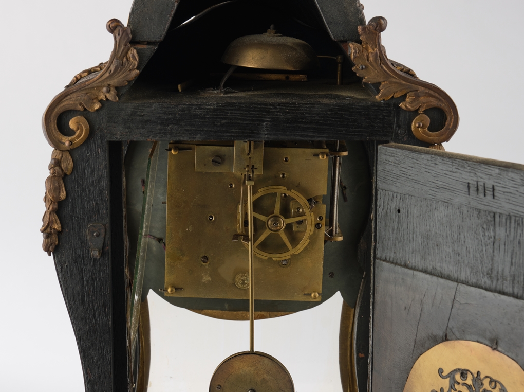 Stehpendule, Frankreich, Mitte 19. Jh., eingezogenes Holzgehäuse dreiseitig verglast, Messingeinlag - Image 6 of 6