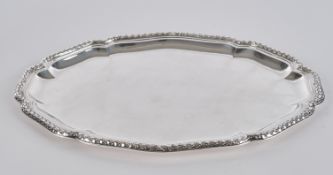 Vorlegeplatte, Silber 800, Bruckmann, oval, passig-geschweift, Lorbeerrand mit Kreuzband, glatter S