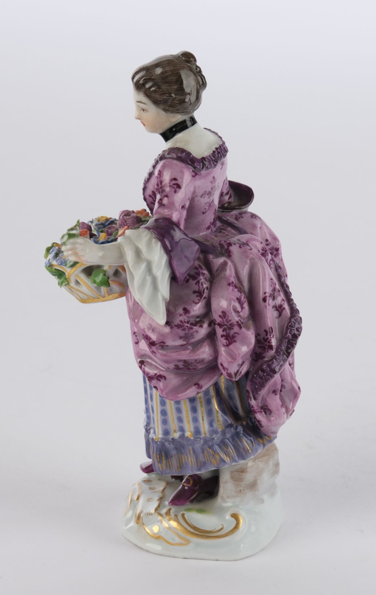 Porzellanfigur, "Blumenverkäuferin", Meissen, Schwertermarke, 1850-1924, 1. Wahl, Modellnummer 28,  - Bild 2 aus 5