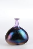 Vallien, Bertil, Kosta Boda, "Volcano", Vase, Studioglas, herzförmig ausgewölbt, violett lüstrieren