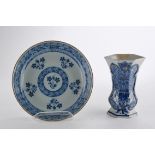 Vase, Fayence, Delft, 18./19. Jh., De Porceleyne Claeuw, Blaudekor Pfauenvase, 19.5 cm, restauriert