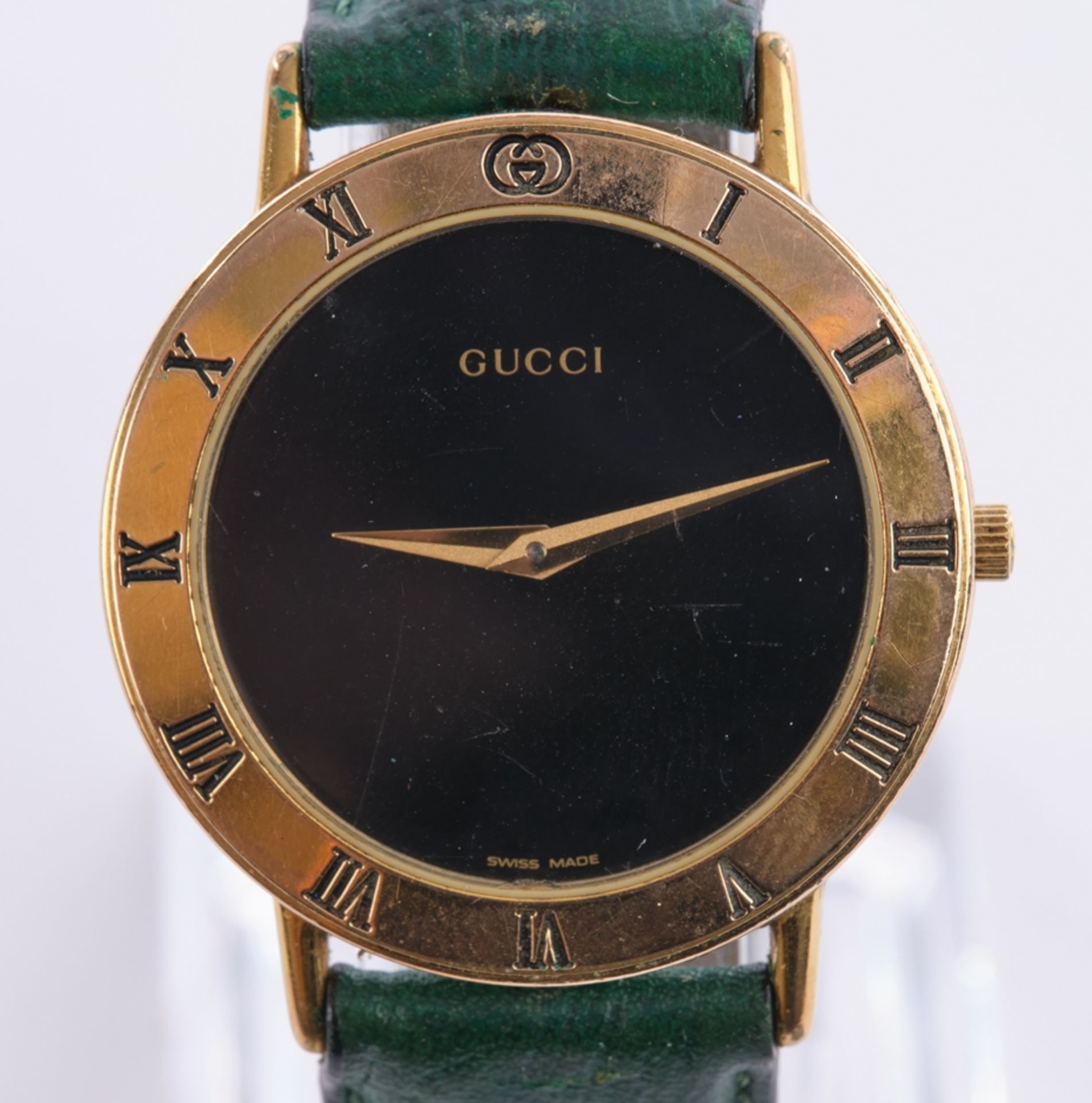 Gucci, Herrenarmbanduhr Ref. 3000.2.11, Gehäuse vergoldet mit römischen Ziffern, grünes Lederarmban - Image 2 of 5