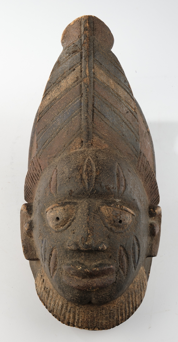 Maske, "egungun", Yoruba, Nigeria, Afrika, Holz, mehrfarbig, krustige Oberfläche, 38 cm hoch, Trage