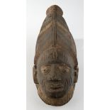 Maske, "egungun", Yoruba, Nigeria, Afrika, Holz, mehrfarbig, krustige Oberfläche, 38 cm hoch, Trage