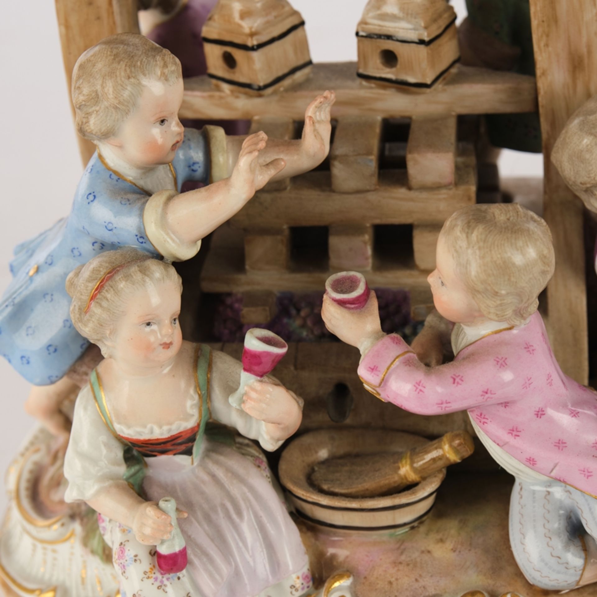 Porzellangruppe, "Die Weinpresse", Meissen, Schwertermarke, 1850-1924, 1. Wahl, Modellnummer 240, p - Bild 7 aus 8