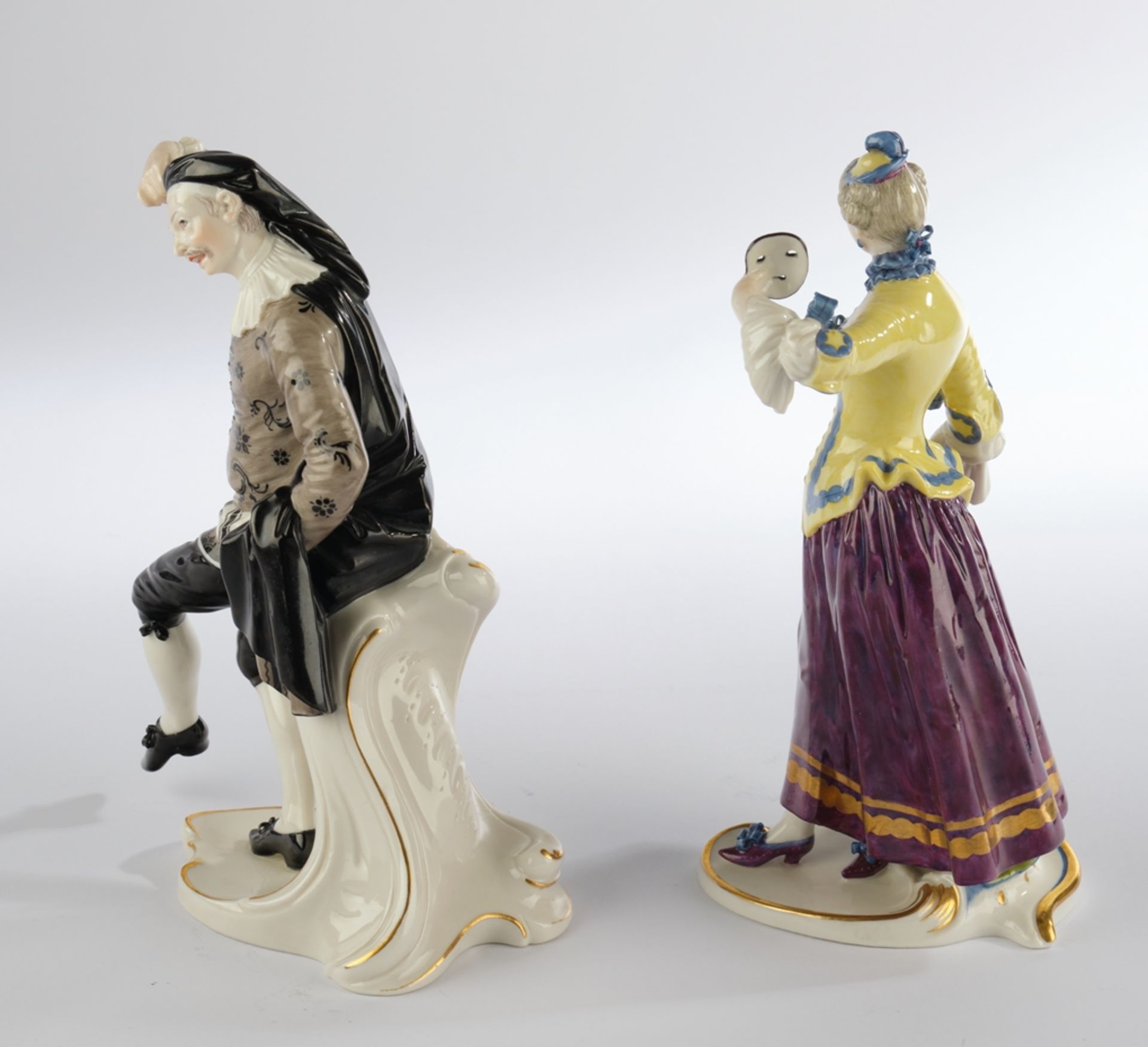 2 Porzellanfiguren, "Scaramuz", "Colombine", Nymphenburg, Modellnummern 240/0 und 76/3, polychrom u - Bild 2 aus 4