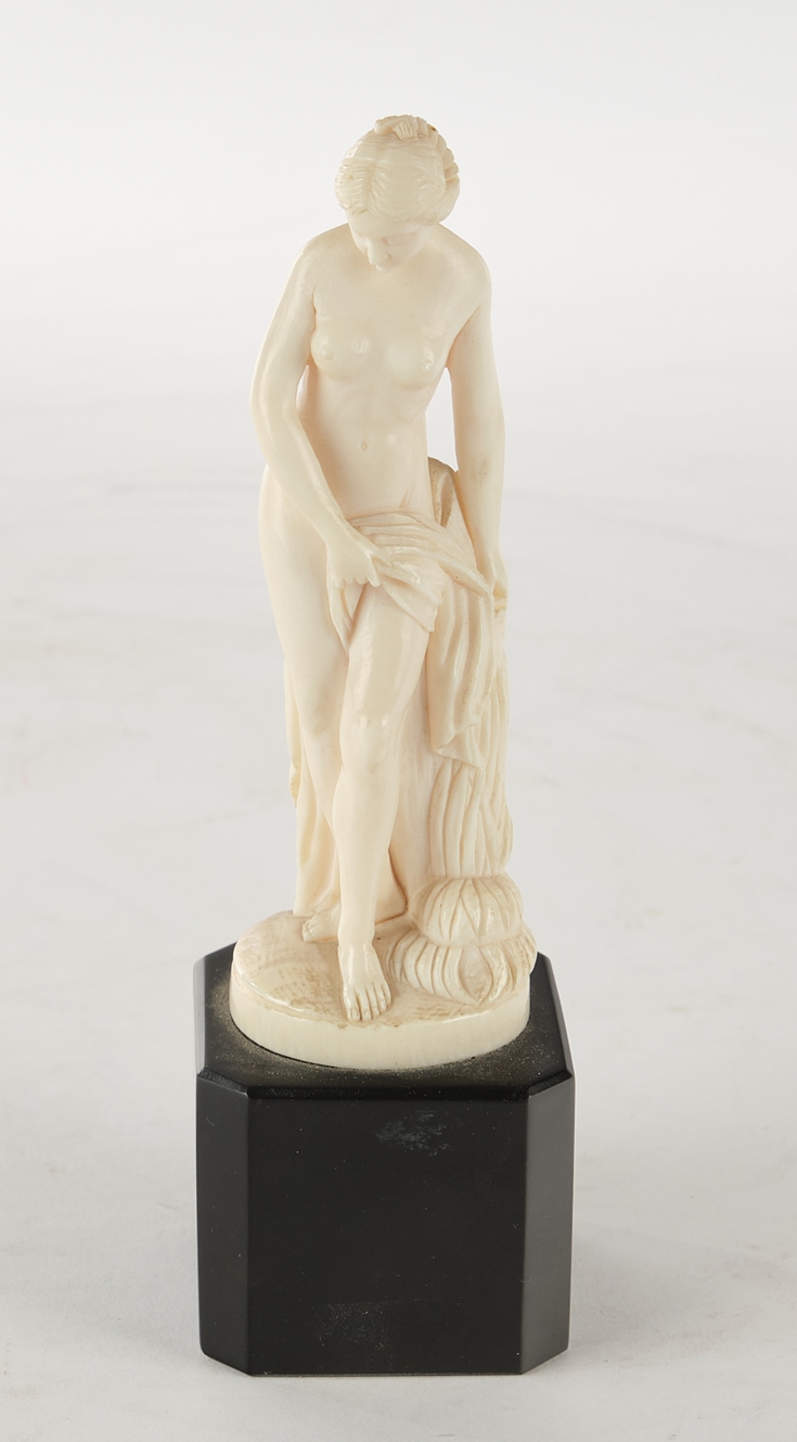 Figur, Elfenbein, geschnitzt, "Venus", Dieppe, Frankreich, um 1850-1900, stehend, auf Steinsockel,
