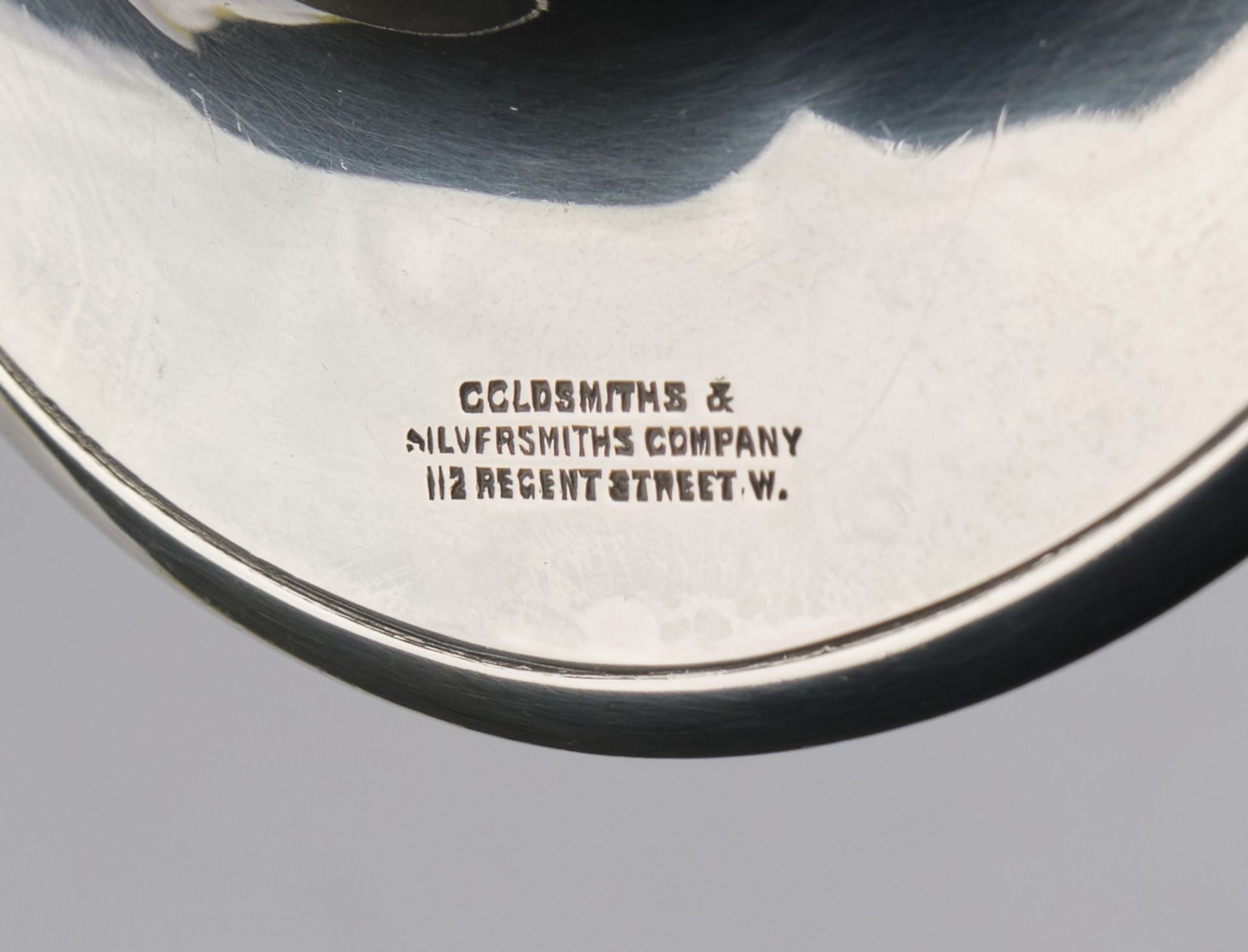 Paar Fußschalen, Silber 925, London, 1906, Goldsmiths & Silversmiths Company, gemuldete Kuppa auf S - Image 2 of 3