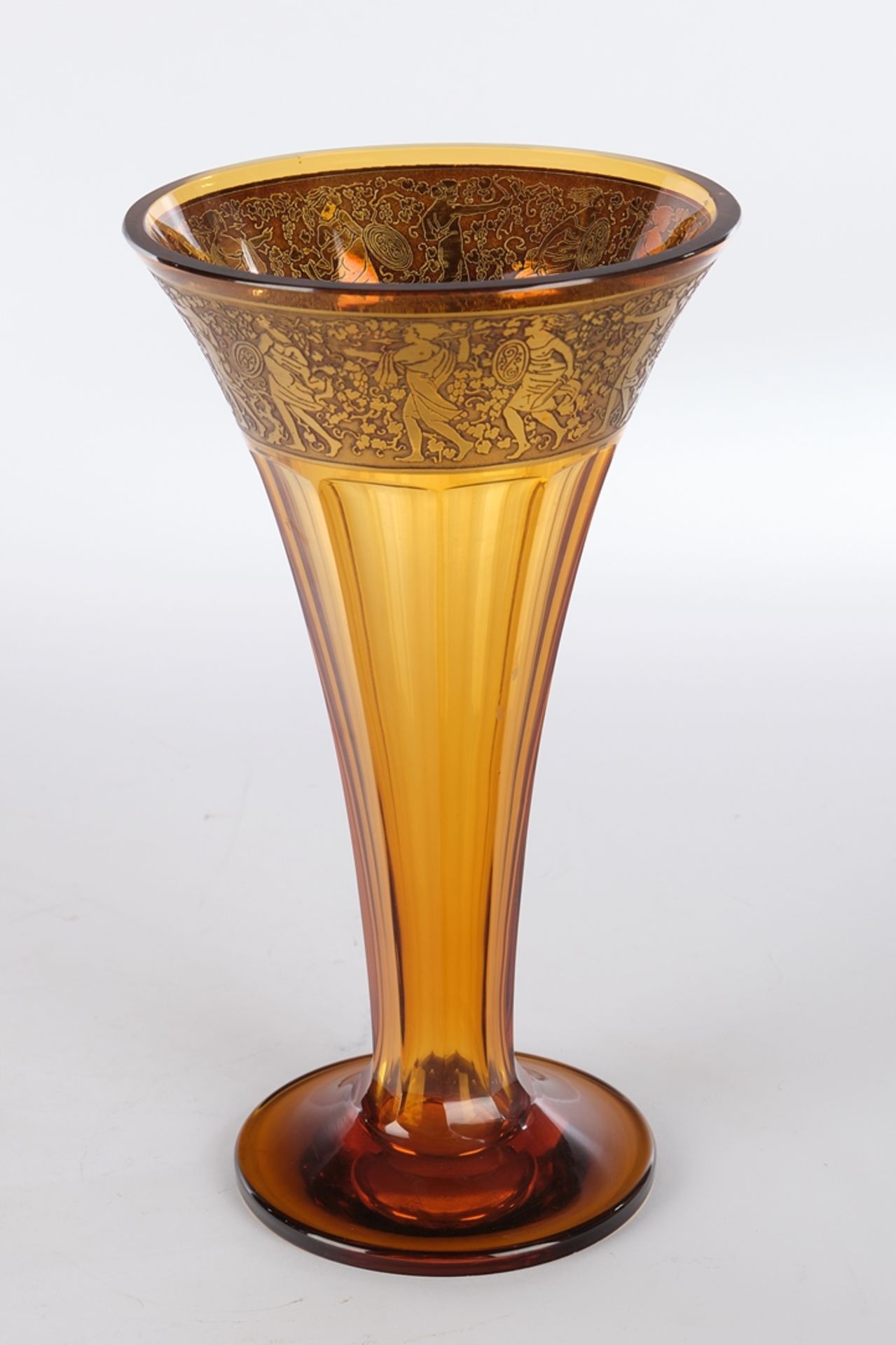 Vase, "Fipop", wohl Moser, Karlsbad, 20. Jh., ungemarkt, bernsteinfarbenes Glas, Trichterform auf R