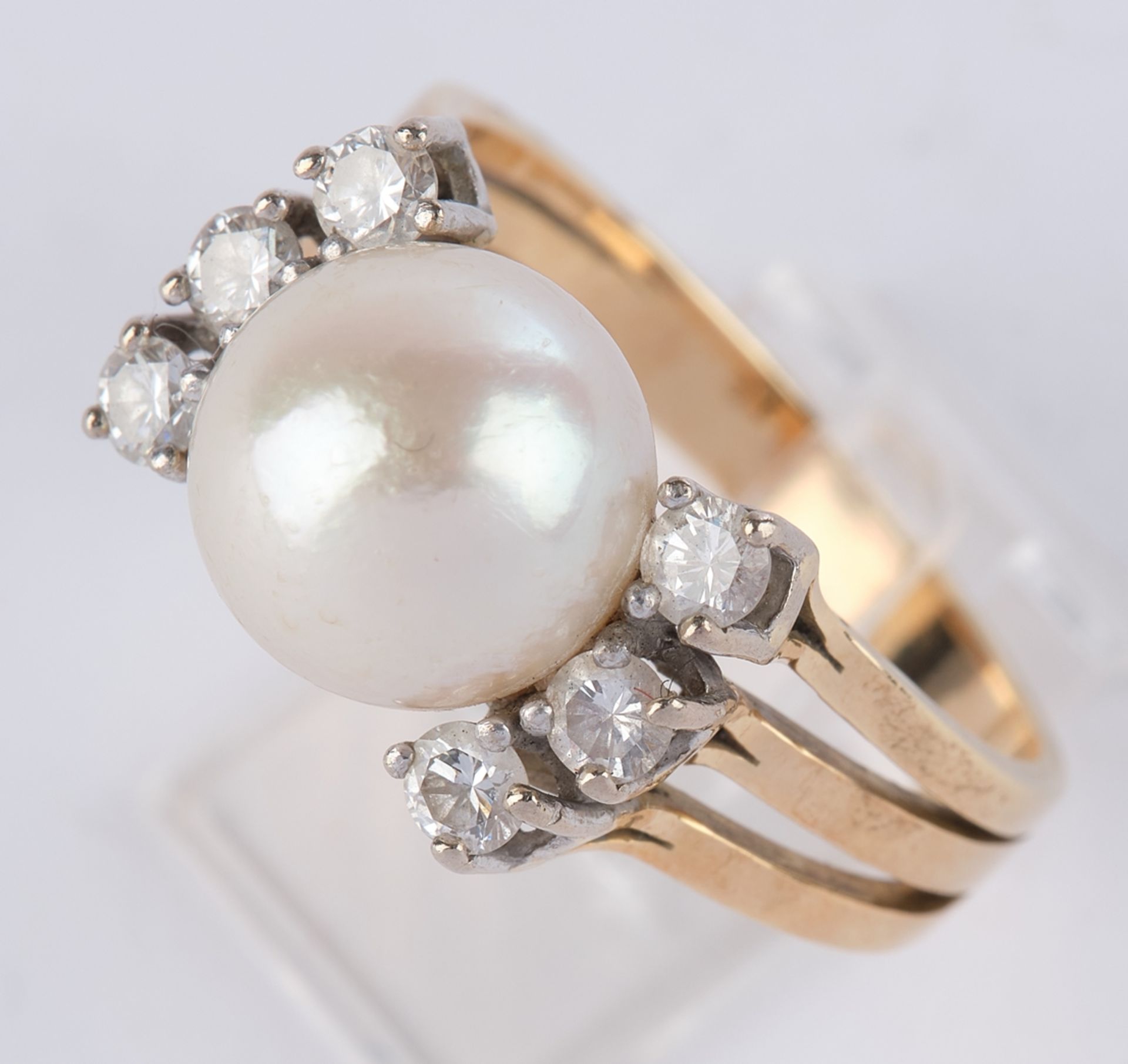 Ring, GG 585, Perle, 6 Brillanten zus. ca. 0.30 ct., 5 g, RM 17