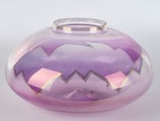 Wünsch, Karel, Vasenobjekt, Studioglas, breite, gedrückt gebauchte Form mit kurzem Hals, rosa-viole