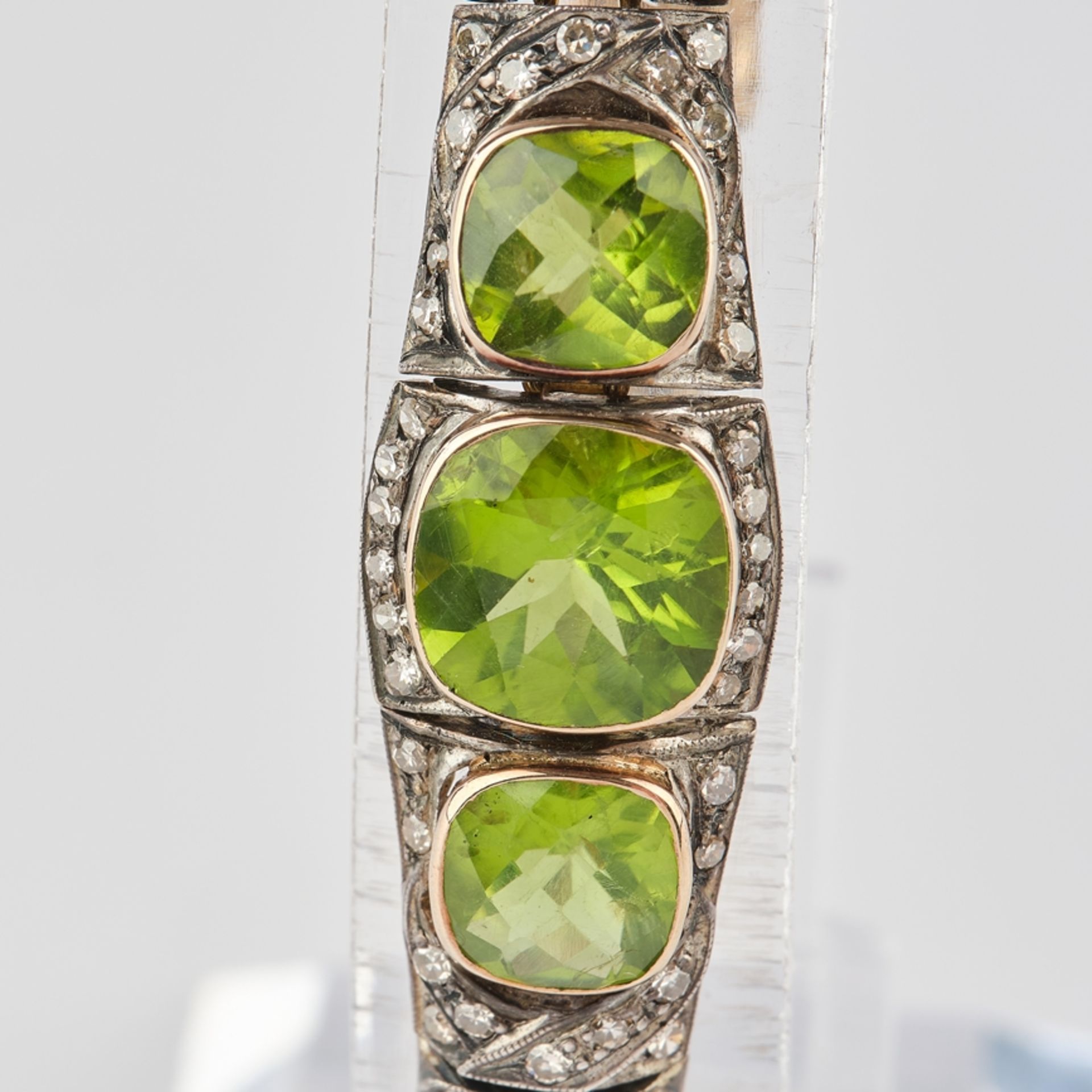 Armband, Roségold 750, Diamanten zus. ca. 3.50 ct., in Sterling gefasst, 3 Peridots zus. ca. 7.80 c - Bild 3 aus 4