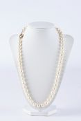 Perlenkette, 55 Perlen ø 9 mm, Schließe GG 750, mit kleinen Brillanten