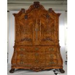 Kabinettschrank, Holland, um 1780, Nussmaser und Nussbaum furniert auf Eiche, zweiteiliger Korpus m