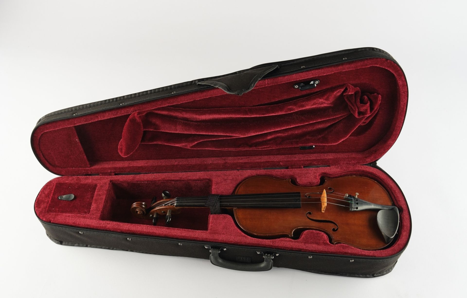 3/4 Violine, wohl Replikat, bez. Evasio Emilio Guerra (1875 - 1956), Schülerinstrument, im Korpusbo