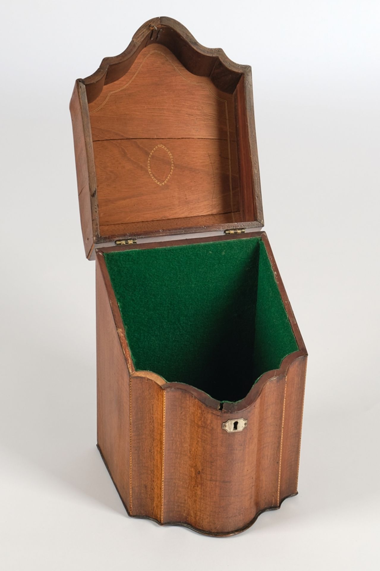 Knife Box / Besteckkasten, England, Anfang 19. Jh., Mahagoni, Einlagen, 36 x 23 x 26 cm, Deckel etw - Bild 2 aus 2