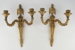 Paar Wandappliken, 20. Jh., Bronze, je zweiflammig, mit bekrönendem Vasenkörper, 35 cm hoch