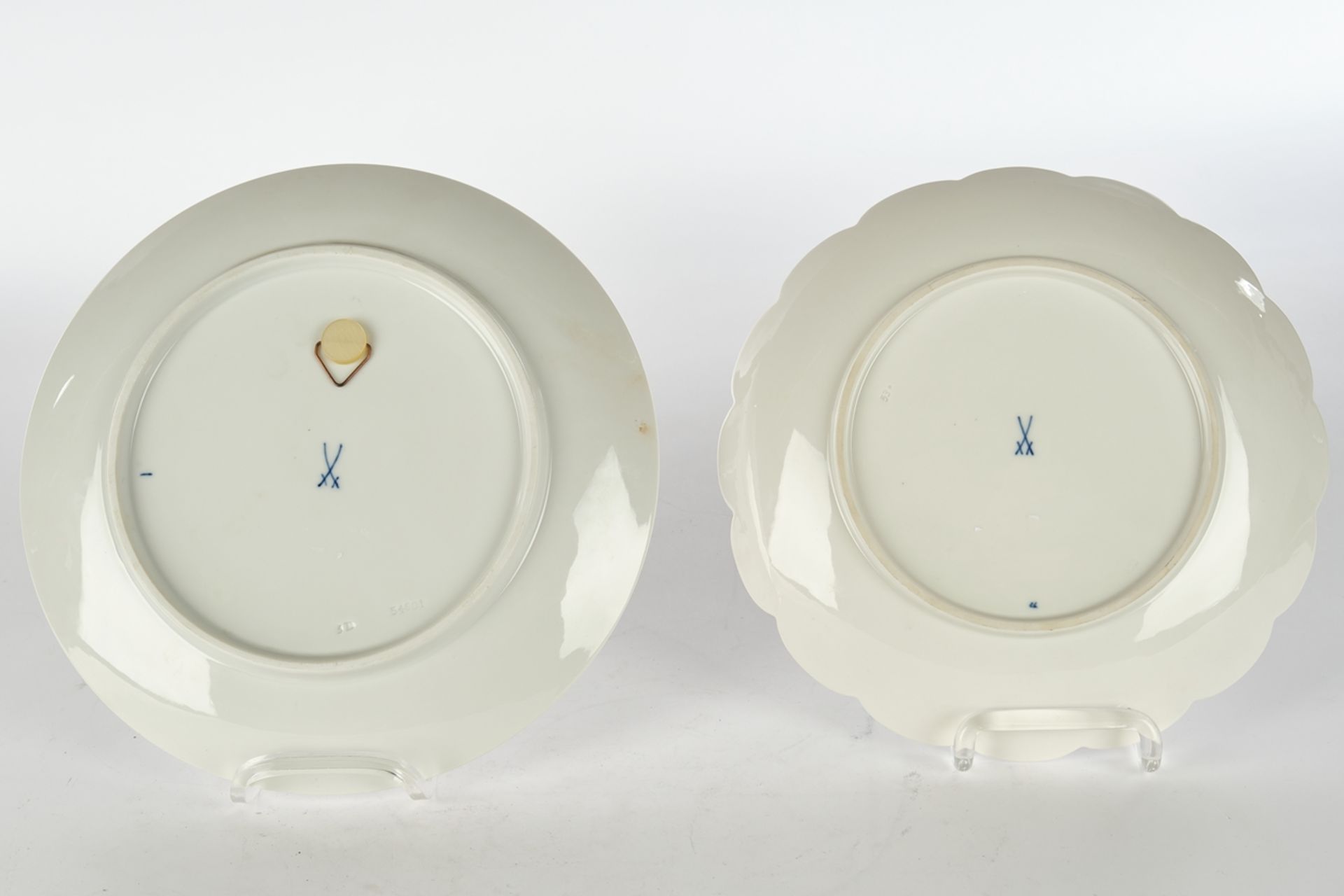 Teller, Wandteller, Meissen, Schwertermarke, 1. Wahl, Blaudekore mit Zwiebelmuster bzw. mit Schwert - Image 2 of 2