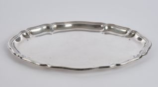 Vorlegeplatte, Silber 835, Wilkens, oval, passig-geschweift, 33.5 x 26 cm, ca. 383 g, gering gedell