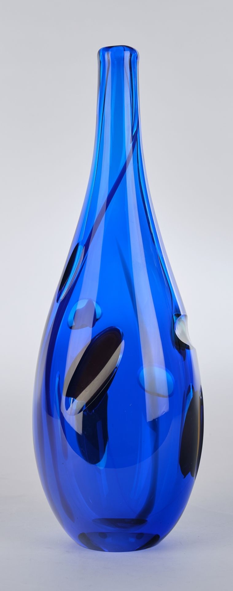 Sahlin, Gunnel, Kosta Boda, "Oriente III", Flaschenvase, Studioglas, limitierte Auflage, blau, eing - Image 2 of 3