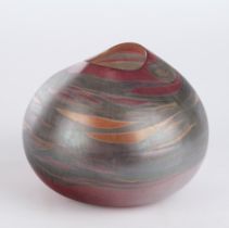 Moje-Wohlgemuth, Isgard, Vase, Studioglas, kugelig gedrückt mit ovaler Mündung, farbloses Glas mit