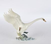 Porzellanfigur, "Landender Schwan", Hutschenreuther, Germany, Kunstabteilung, polychrom, Modellentw