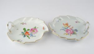 2 Blattschalen, Meissen, Schwertermarke, 4. Wahl, bunte Blumen, Goldrand, ca. 18.5 x 16.5 cm