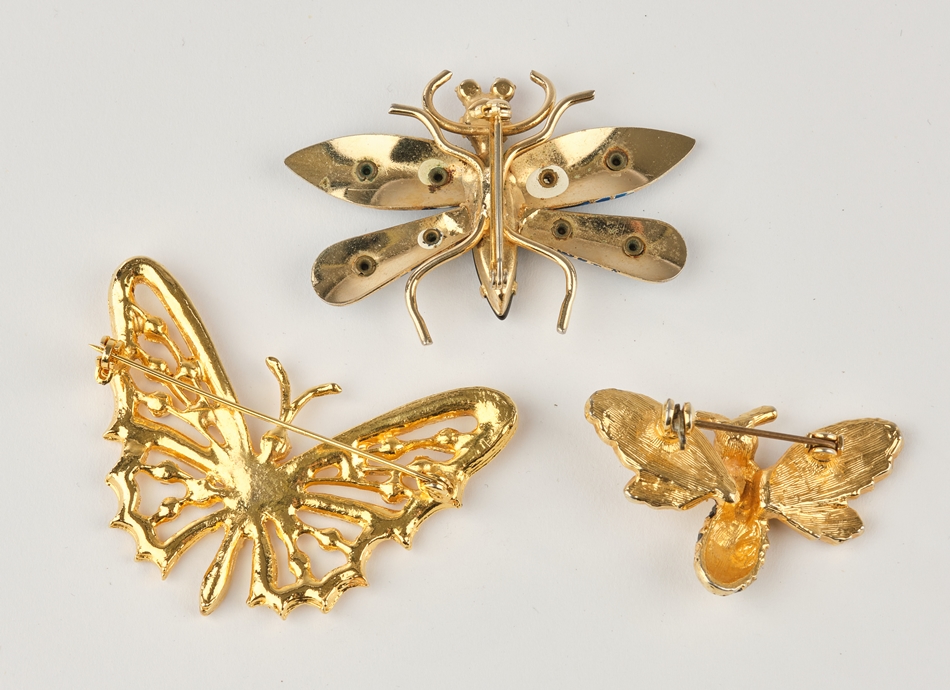 Konvolut von 3 Broschen: 2x Schmetterling, 1x Biene, Modeschmuck - Image 2 of 2