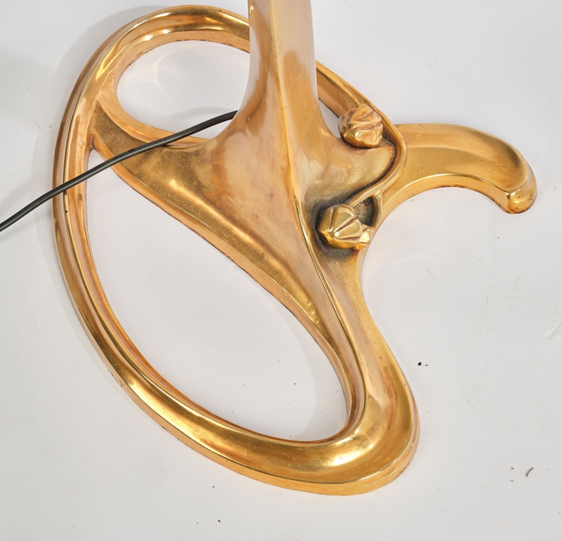 Stehlampe, 2. Hälfte 20. Jh., Bronze, vergoldet, Jugendstildekor, asymmetrischer Fuß mit plastische - Bild 5 aus 7