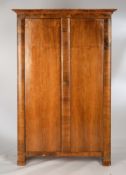 Schrank, Biedermeier, süddt., 1. Drittel 19. Jh., Nussbaum, zweitüriger Korpus, 185 x 120 x 50 cm