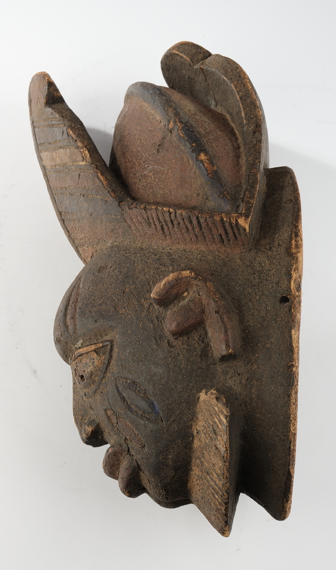 Maske, "egungun", Yoruba, Nigeria, Afrika, Holz, mehrfarbig, krustige Oberfläche, 38 cm hoch, Trage - Bild 2 aus 3