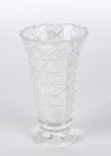 Baccarat, Vase, Kristallglas, farblos, Sternschliff-Dekor, 21 cm hoch, Randchip.