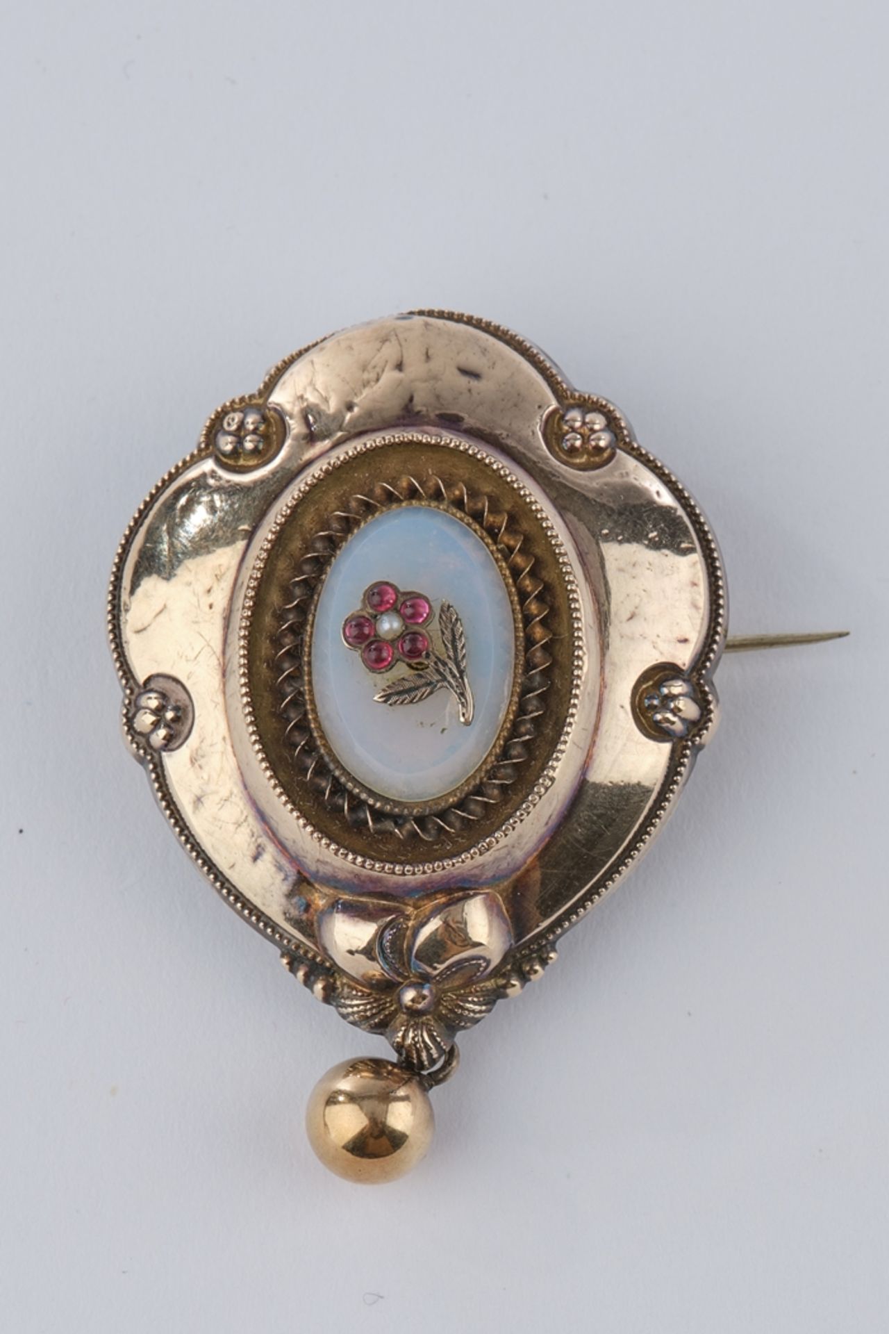 Brosche/Anhänger, Biedermeier, Schaumgold, Blütendekor in Farbsteinen, ca. 11.8 g