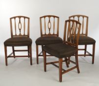 Satz von 4 Stühlen im Hepplewhite-Stil, England, um 1780, Mahagoni, trapezförmige Sitze vorne auf k