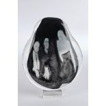 Metzger, Rainer, "Wölfe", Glasobjekt, Unikat, von 1999, ovalförmiges Gebilde in Graaltechnik auf St