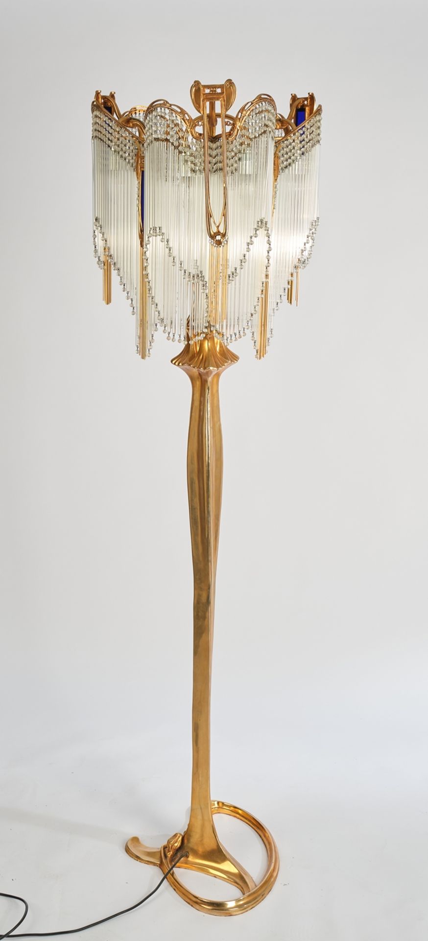 Stehlampe, 2. Hälfte 20. Jh., Bronze, vergoldet, Jugendstildekor, asymmetrischer Fuß mit plastische - Image 7 of 7