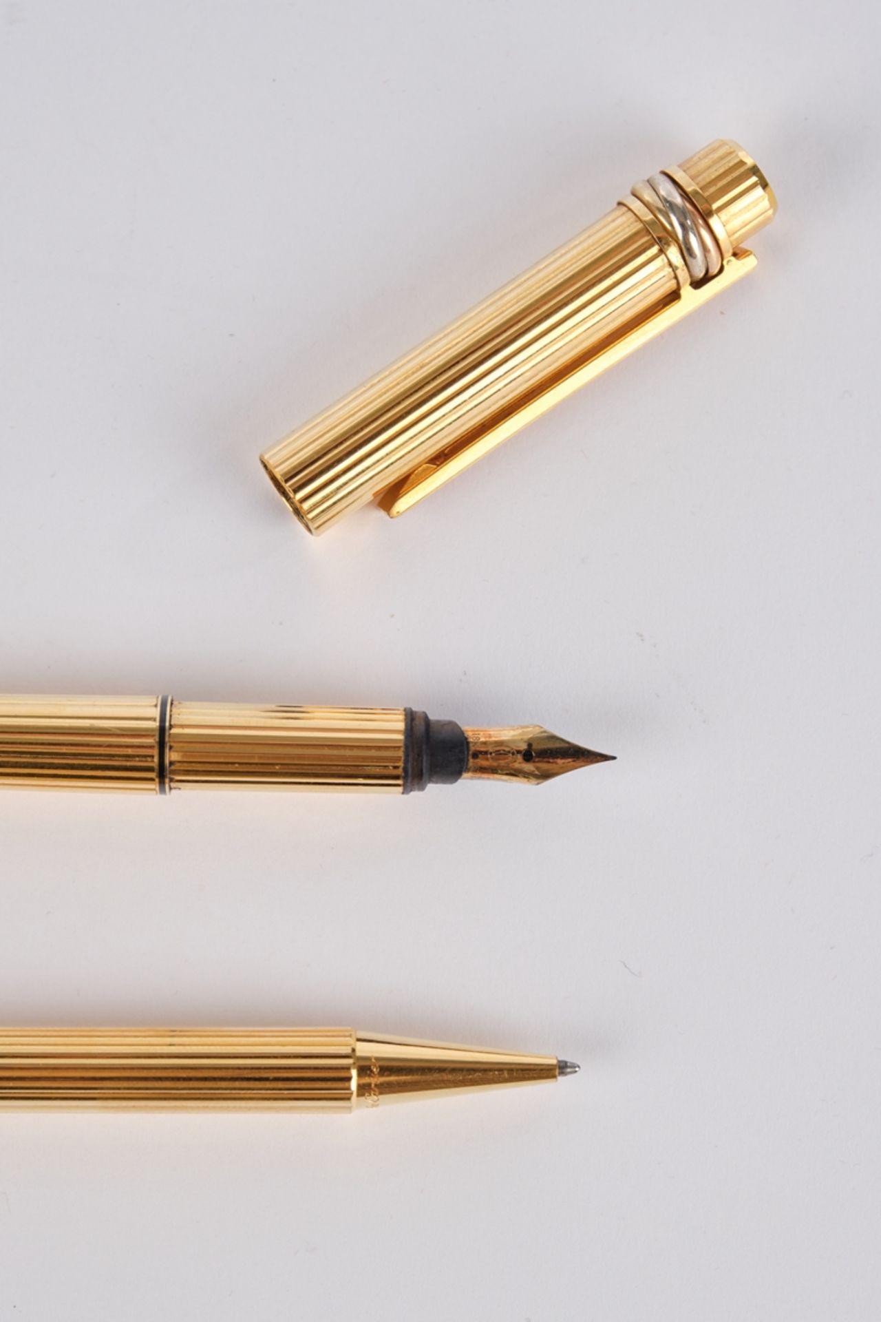 Kugelschreiber, Füllfederhalter, "Trinity", Must de Cartier, vergoldet, Rillendekor, Clips mit rote - Image 4 of 4