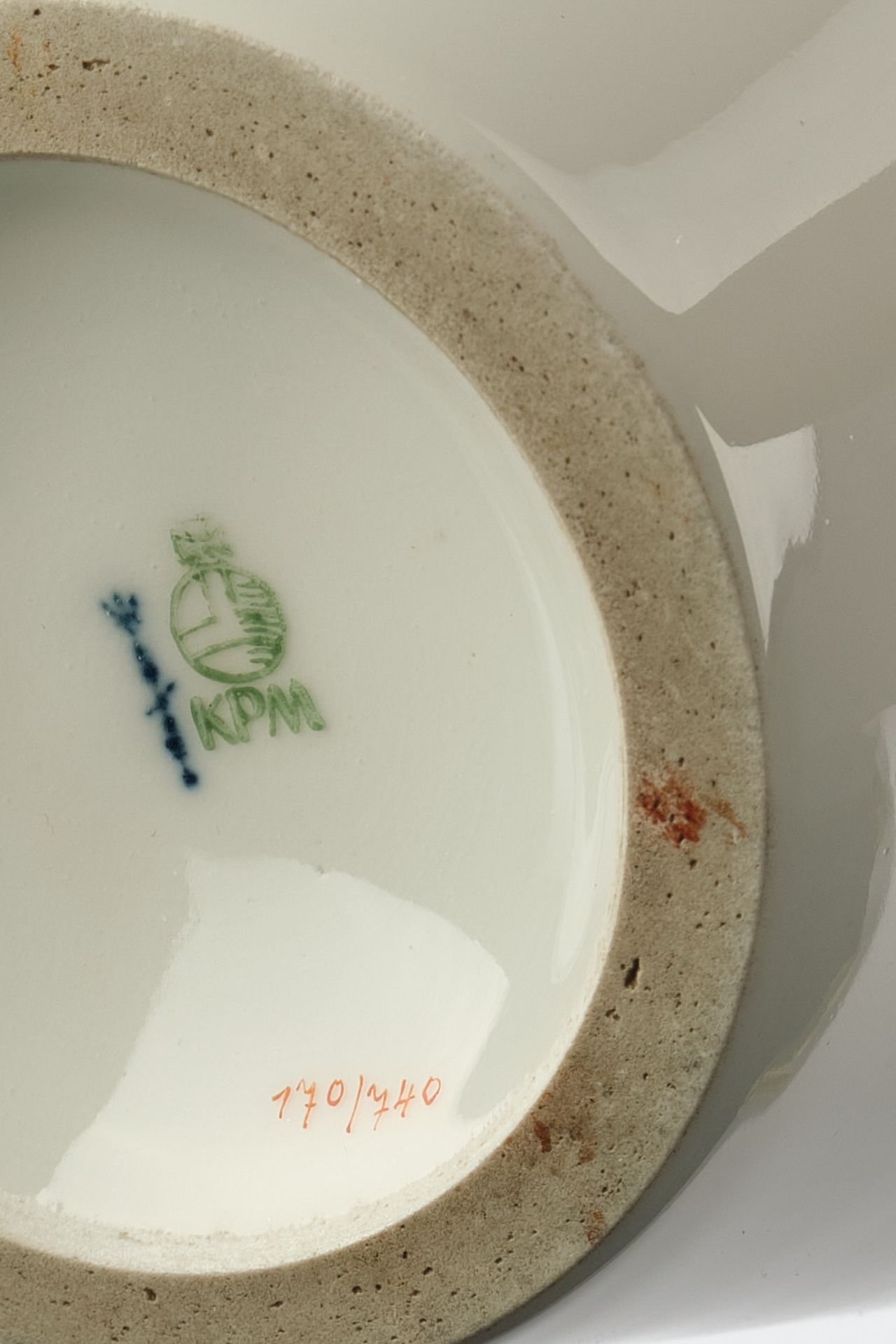 Vase, KPM Berlin, chinesische Form, Weißporzellan, Goldrand, 28 cm hoch - Bild 2 aus 2
