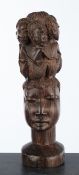Skulptur, "Familienstatue", Makonde, Mosambik, Hartholz, auf dem Ahnenhaupt sind die Nachkommen ver