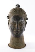 Bronzekopf, "Königin", Benin, Afrika, Bronze, dunkel patiniert, 40 cm hoch.